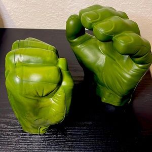 Hulk hands, Disney, 2 left hands